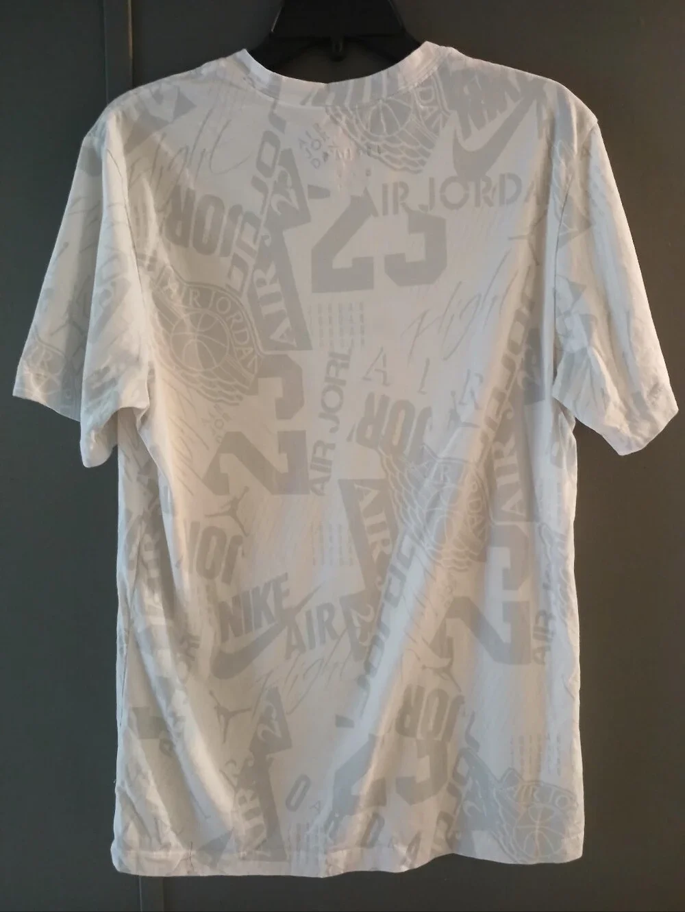 Jordan Men's 23 Air T-shirt features a distinctive all-over print graphic M